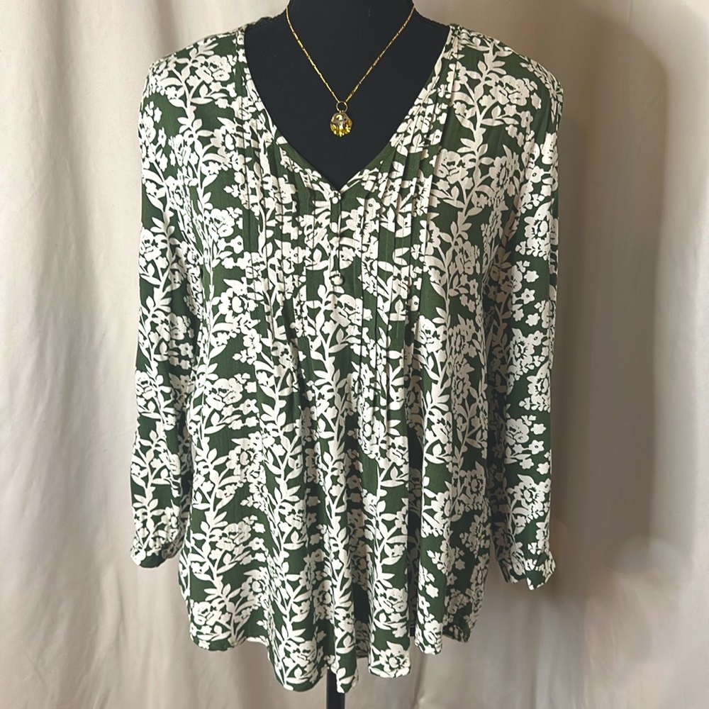 NWOT FUN 2 FUN floral blouse deep‎ green/white